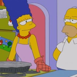 Als Weihnachtsgeschenk bekommen Homer und seine Kollegen im Kernkraftwerk eine hypermoderne Datenbrille. Natürlich hat Mr. Burns das Geschenk nicht ohne Hintergedanken ausgewählt. Über die Kamera in der Brille kann er seinen Angestellten nachspionieren. Als Homer Marge die Brille ausleiht, entdeckt er, dass Marge jeden Mittwoch zum Psychiater ge..